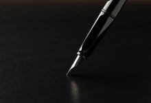 A calligraphy nib pen